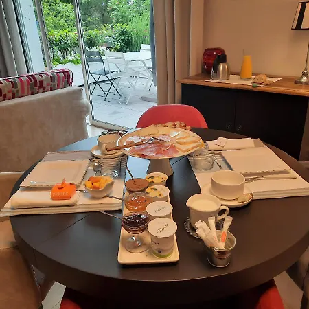 D Hotes - La De Charlotte Bed & Breakfast