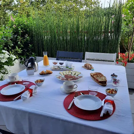 D Hotes - La De Charlotte Bed & Breakfast